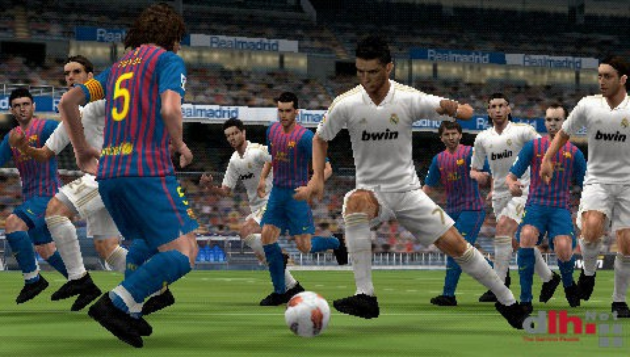 Игр футбол 2013. Игра Pro Evolution Soccer 2013. Pro Evolution Soccer 2013 PSP. Pro Evolution Soccer 2012 PSP. PES 2012 игр.