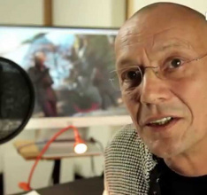 Mit Torsten Michaelis, der deutschen Stimme von Pagan Min im Tonstudio | Far Cry 4 | Ubisoft-TV