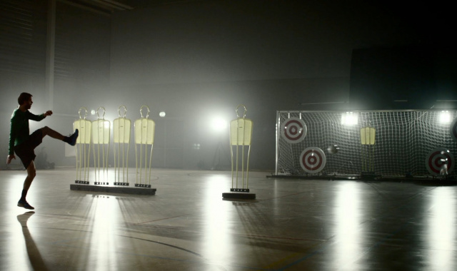 FIFA 14 Ultimate Team - Ruud Van Nistelrooy stellt sich einer neuen Play Like A Legend Herausforderung